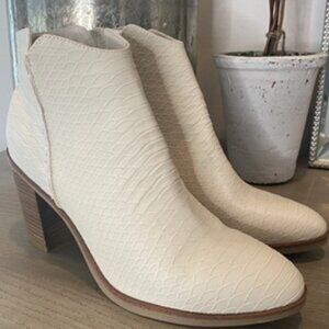 Ivory Python Texture Ankle Bootie-3” Block Heel-Almond Toe. Size 7.5